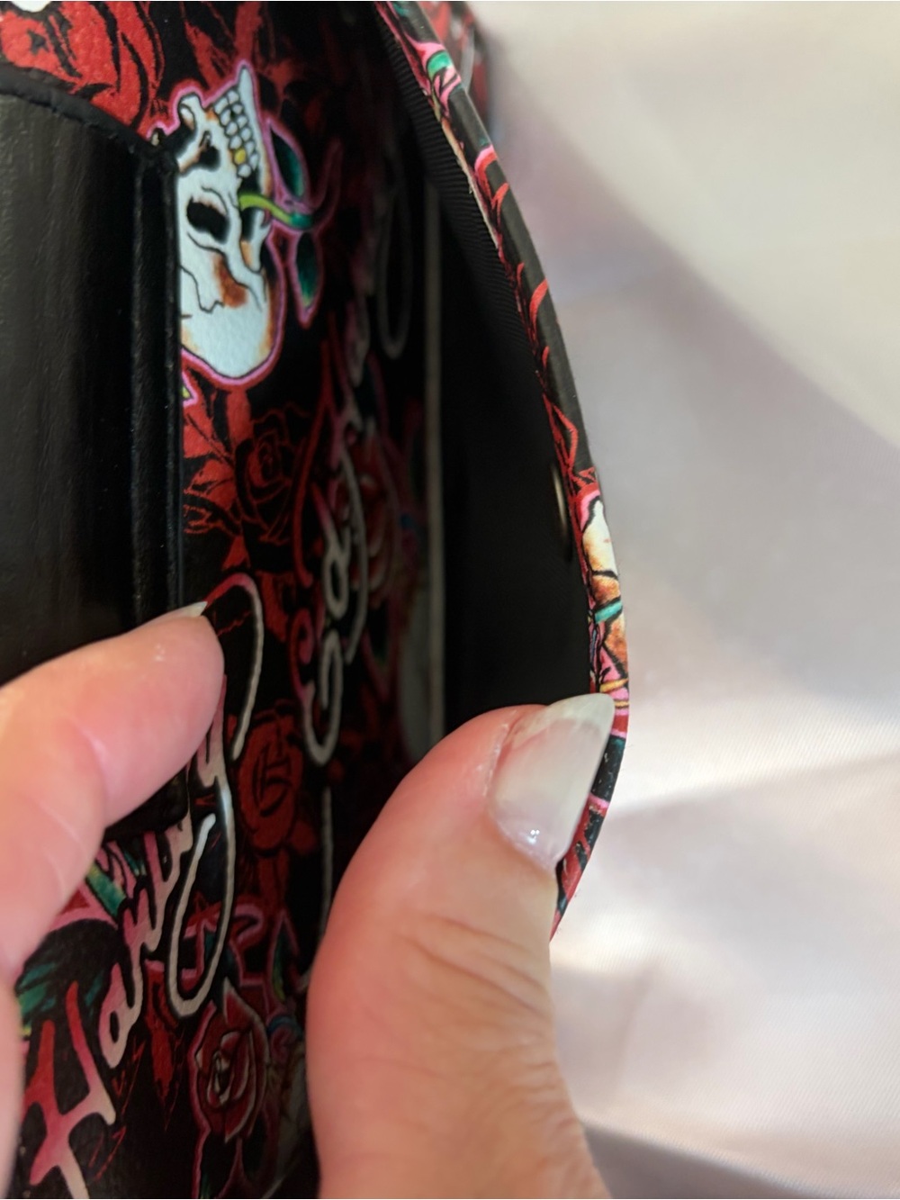 NWOT Ed Hardy Red & Black Signature Skull Wristlet Wallet - Picture 2 of 4